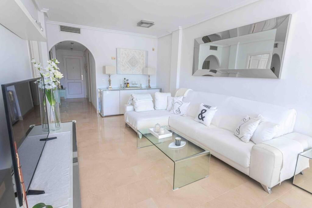 Appartement Brigth Apartment/2bed/2bath/100m Beach/sea Views