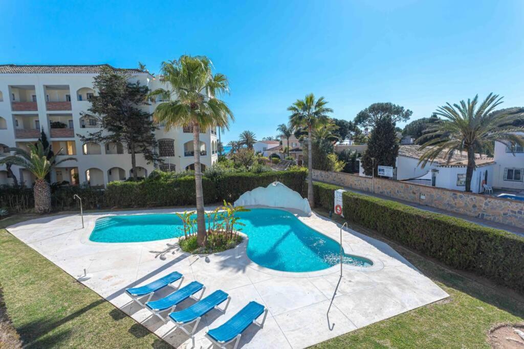 Brigth Apartment/2bed/2bath/100m Beach/sea Views Apartemen Marbella